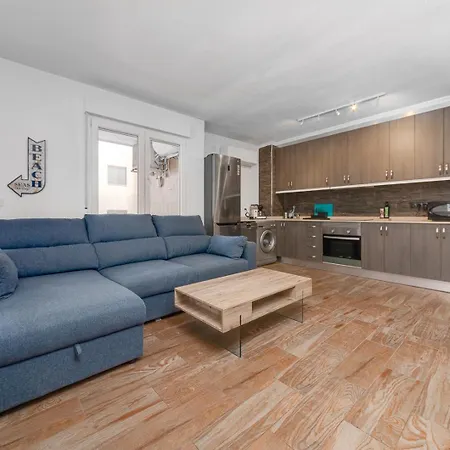 Апартаменты Remarkable 3-bed In *